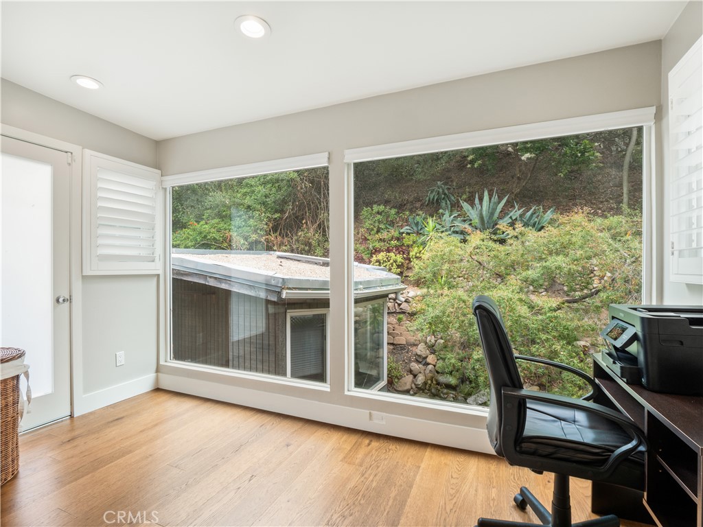 1118 N Beverly Glen Boulevard Property Photo 19