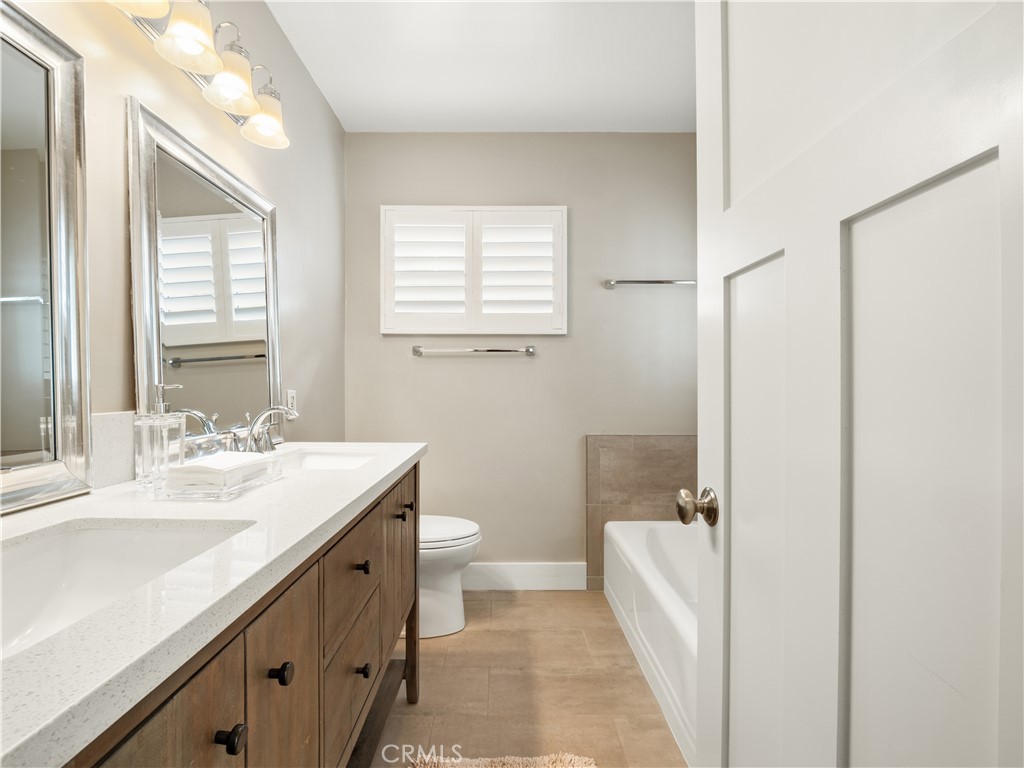 1118 N Beverly Glen Boulevard Property Photo 24