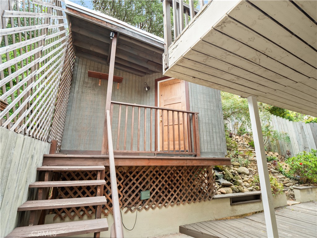 1118 N Beverly Glen Boulevard Property Photo 27