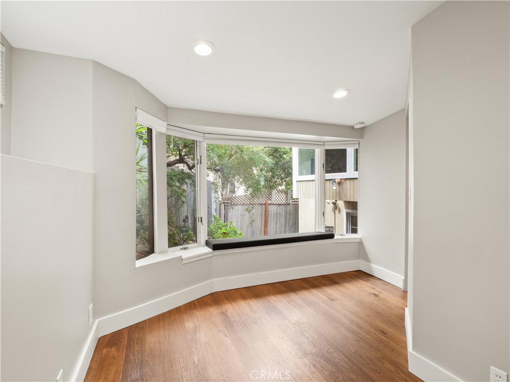 1118 N Beverly Glen Boulevard Property Photo 29