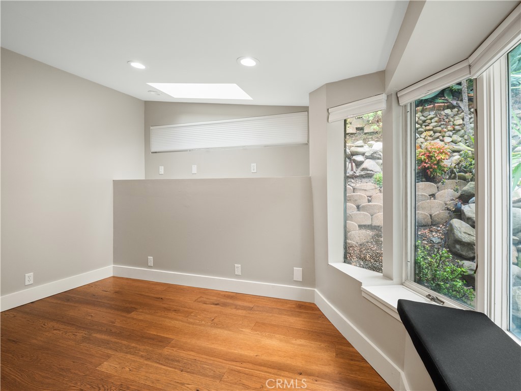 1118 N Beverly Glen Boulevard Property Photo 30