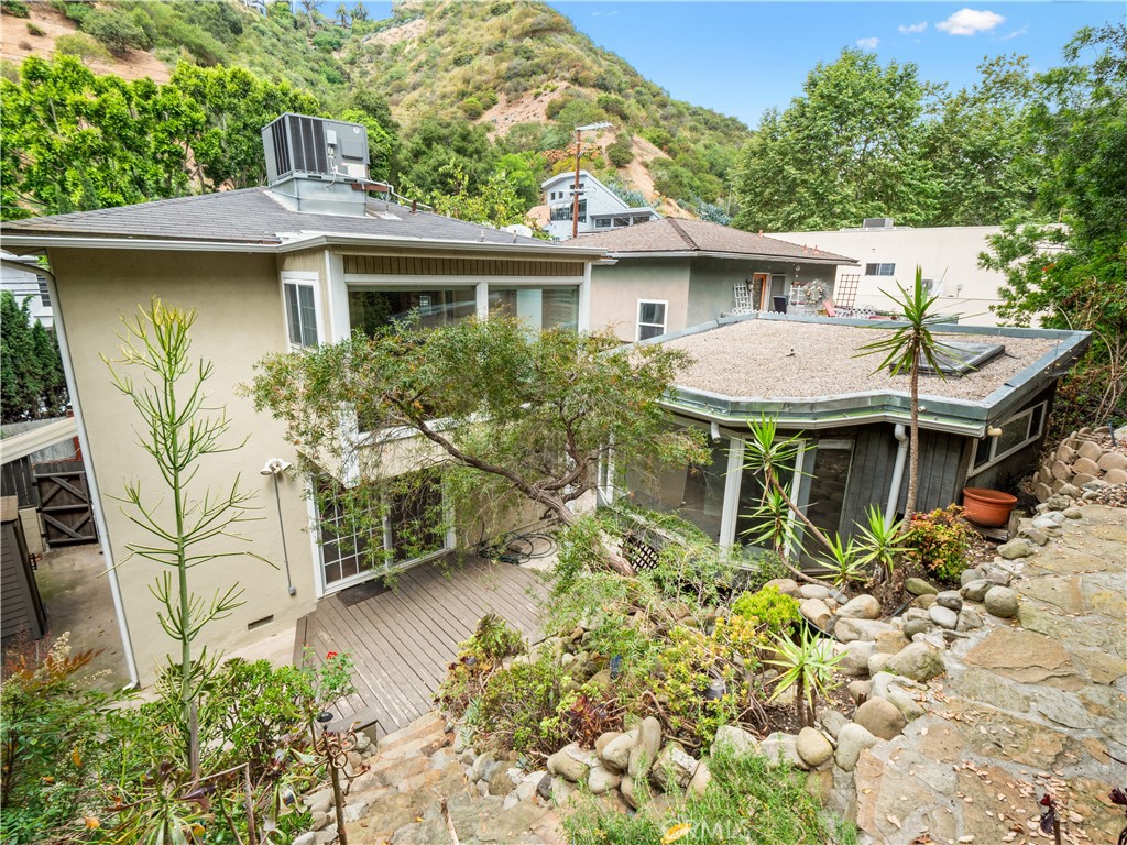 1118 N Beverly Glen Boulevard Property Photo 31