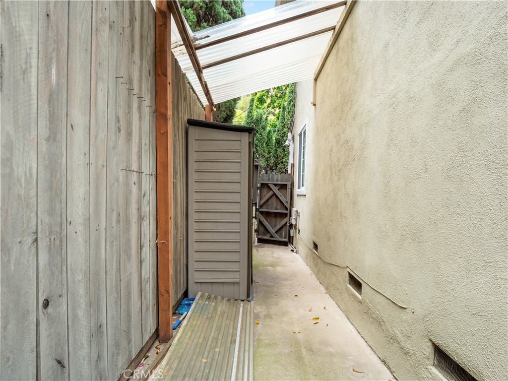 1118 N Beverly Glen Boulevard Property Photo 32
