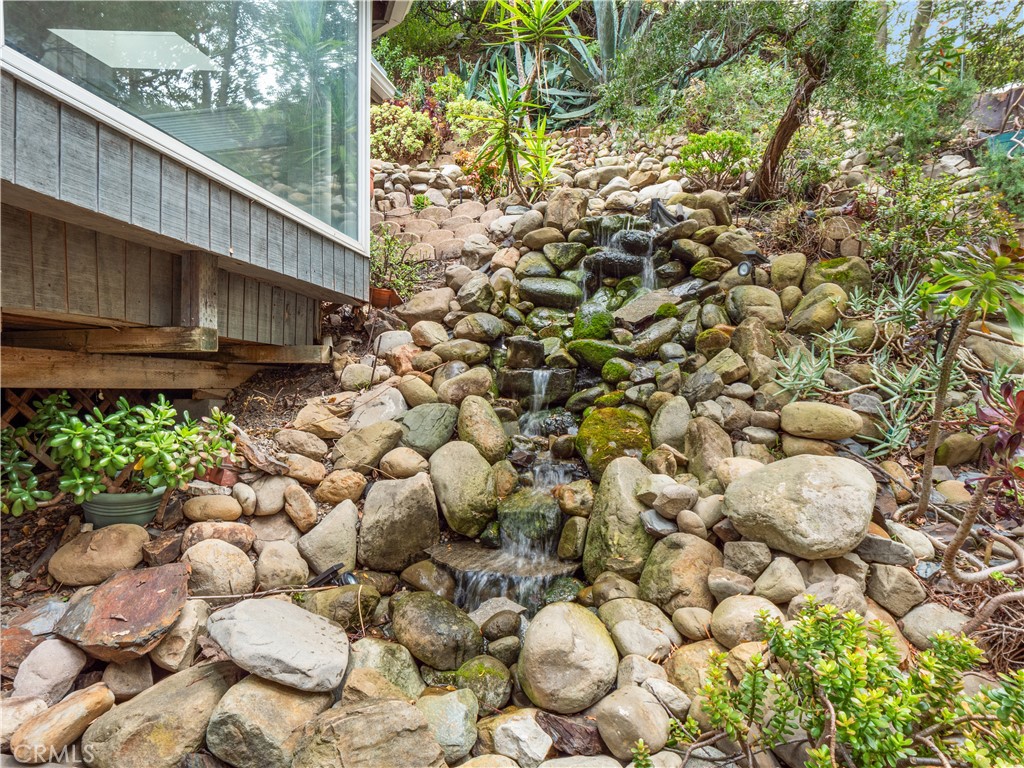 1118 N Beverly Glen Boulevard Property Photo 33