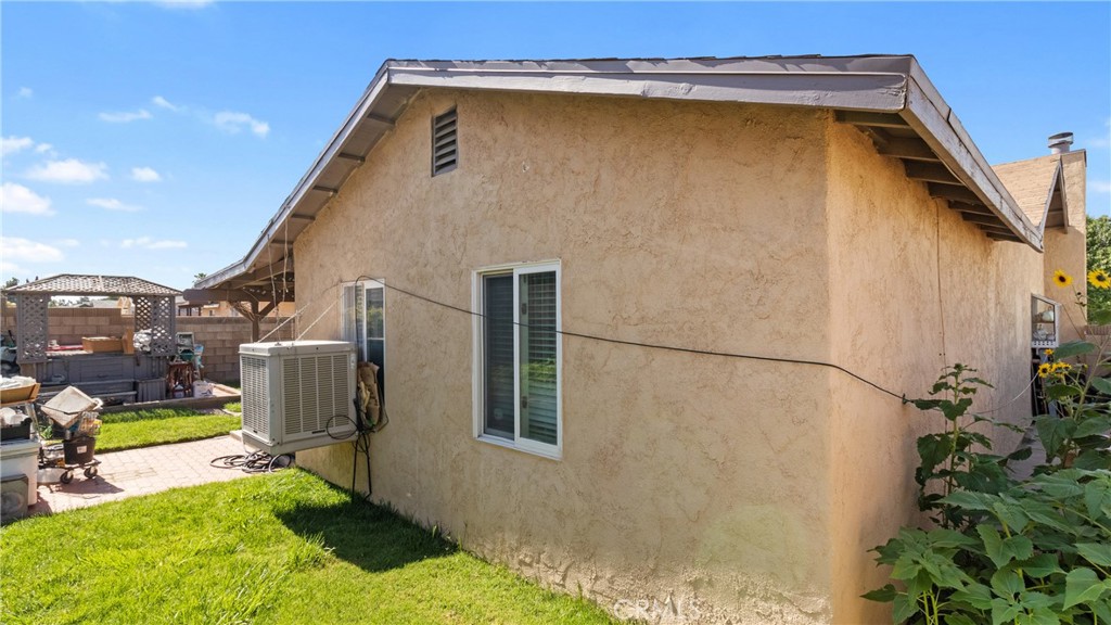 1146 Chagal Property Photo 14
