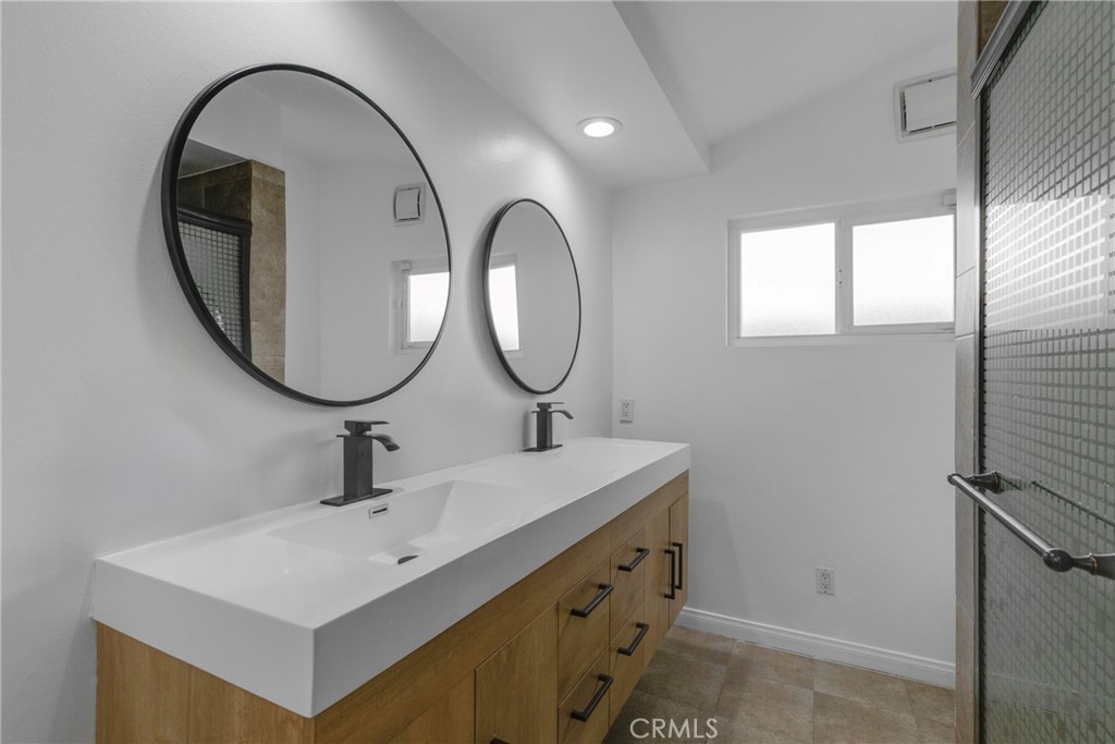 20540 Oxnard Street Property Photo 11