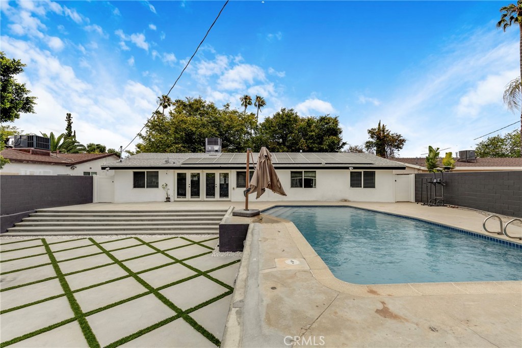 20540 Oxnard Street Property Photo 18