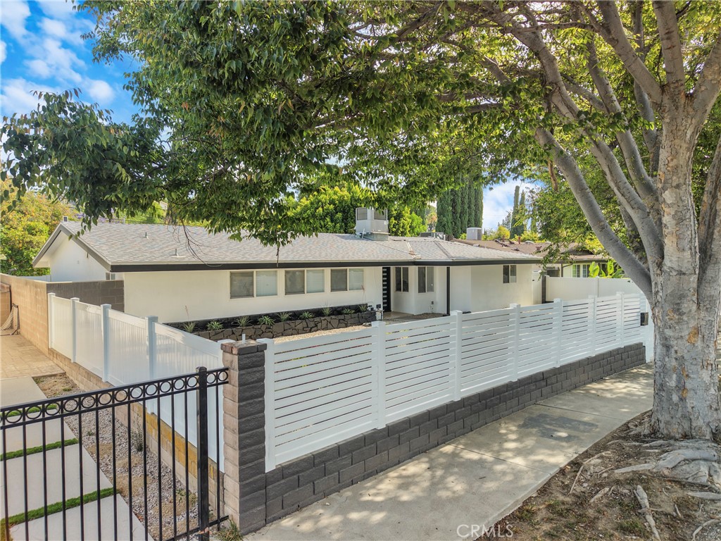 20540 Oxnard Street Property Photo 25