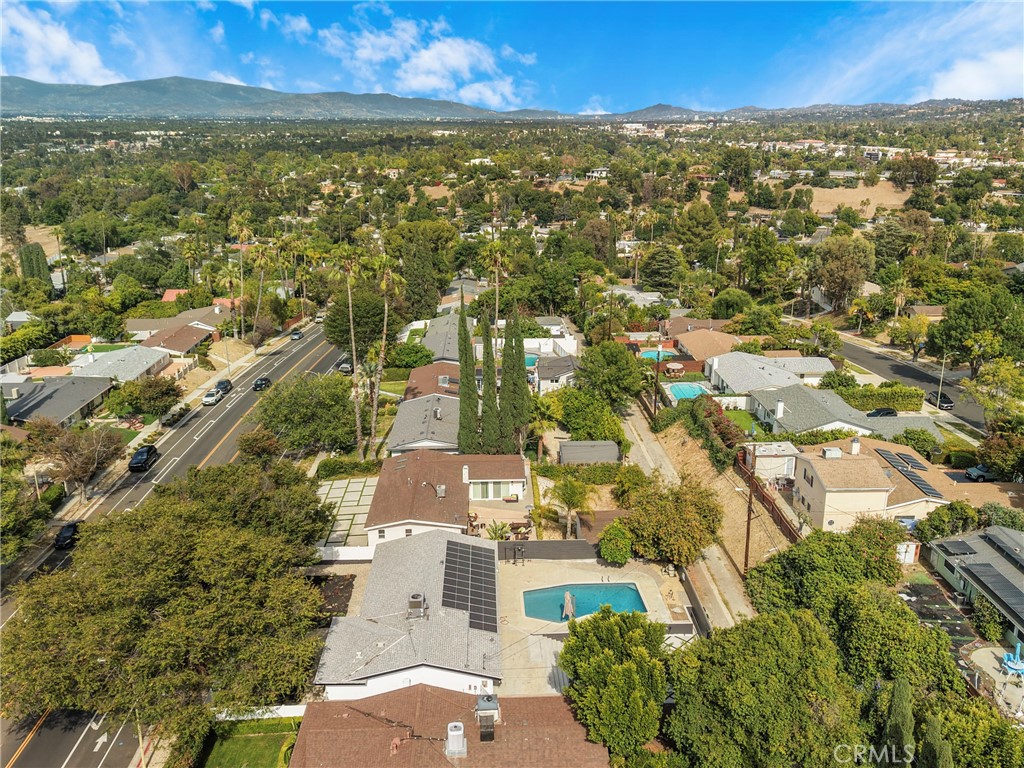 20540 Oxnard Street Property Photo 31