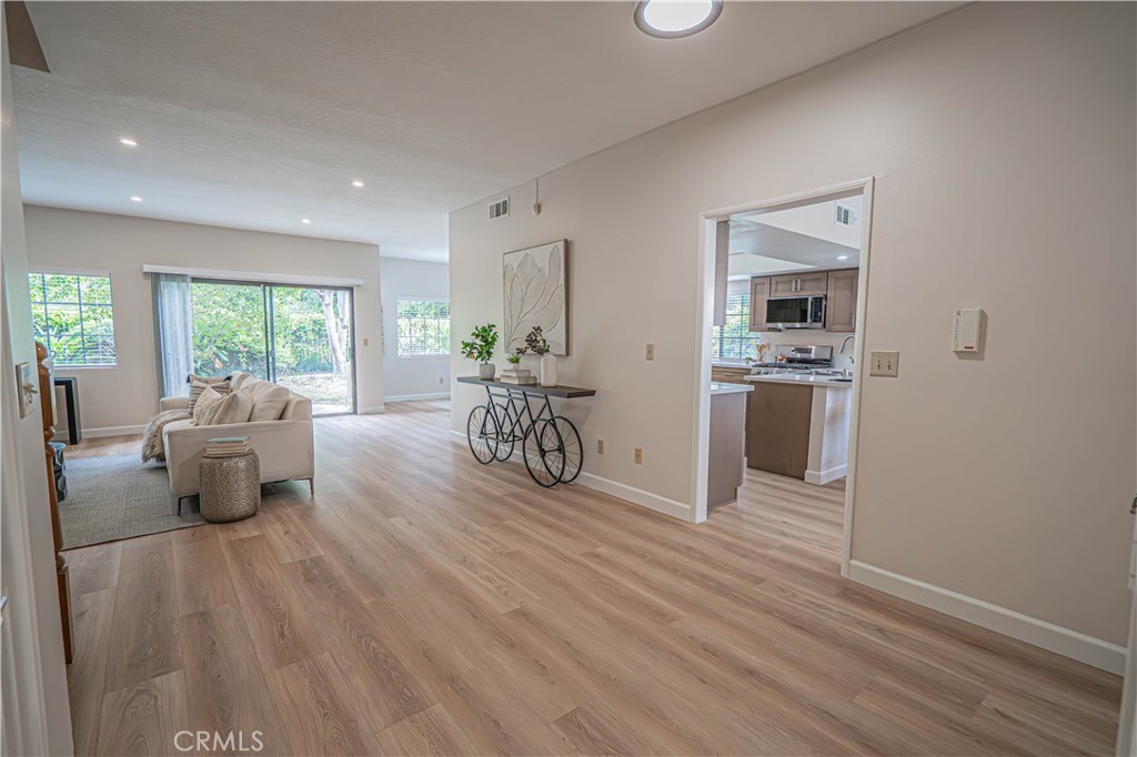 6527 Beachview Drive Property Photo 2