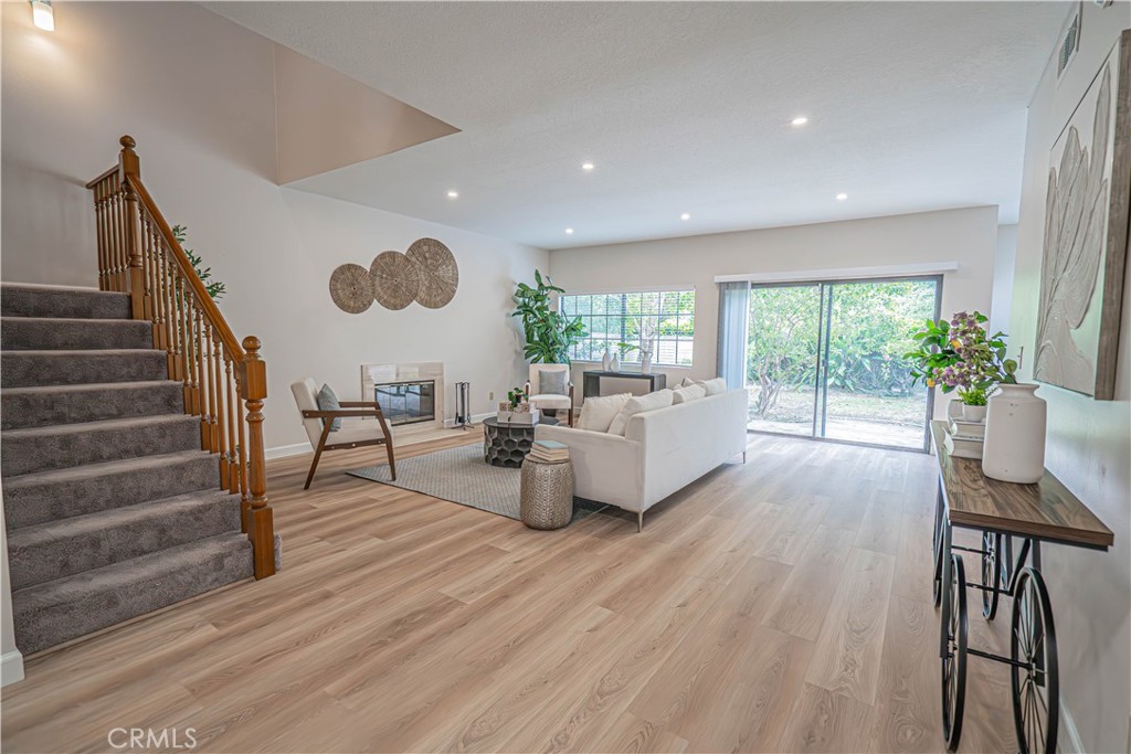 6527 Beachview Drive Property Photo 3