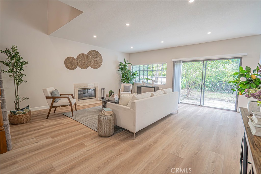 6527 Beachview Drive Property Photo 4