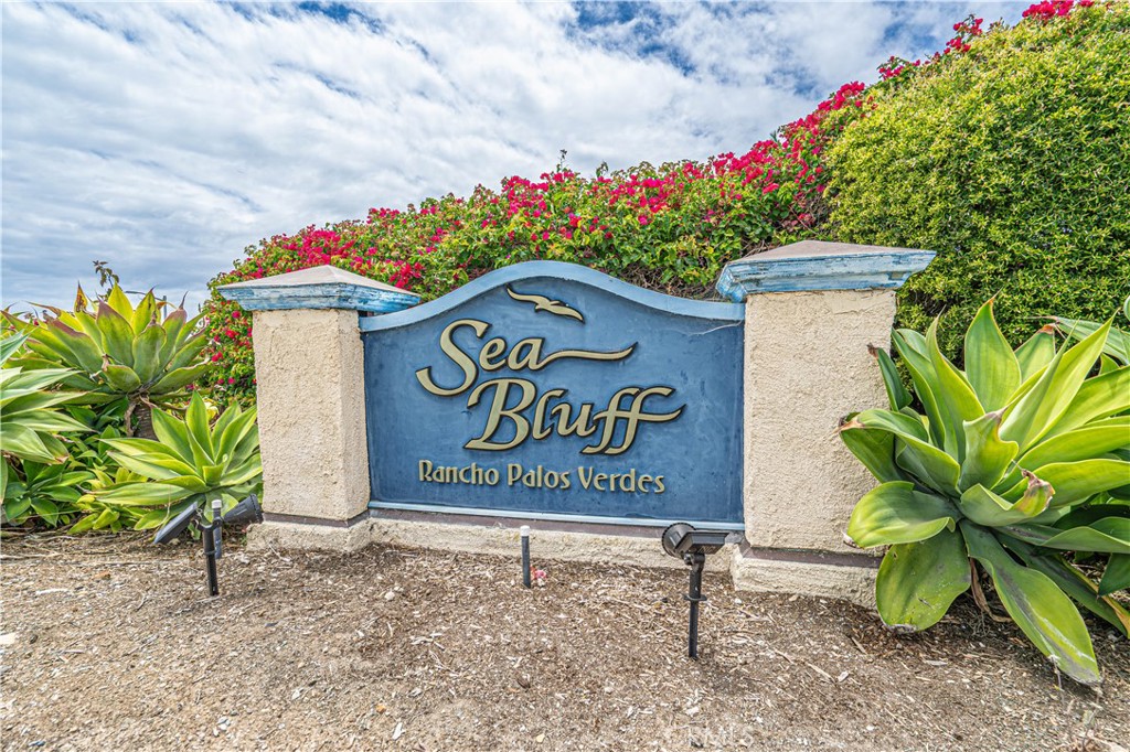 6527 Beachview Drive Property Photo 43