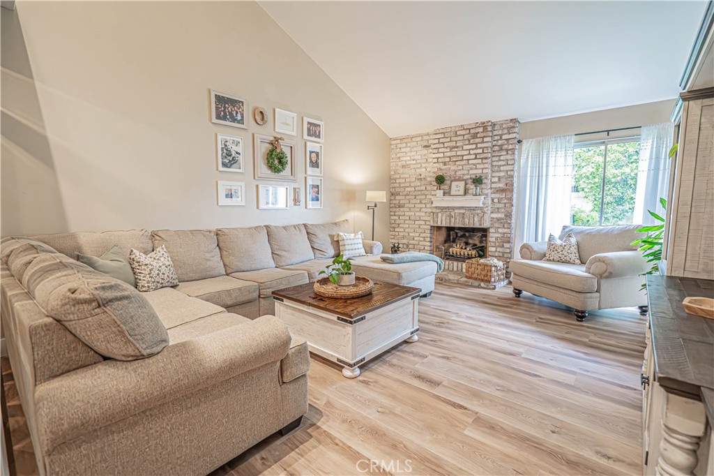 23429 Via Elisandra Property Photo 6
