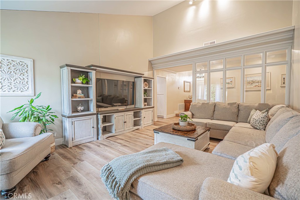 23429 Via Elisandra Property Photo 8