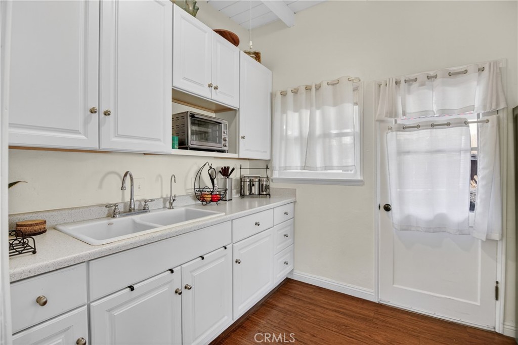 10831 Odell Avenue Property Photo 5