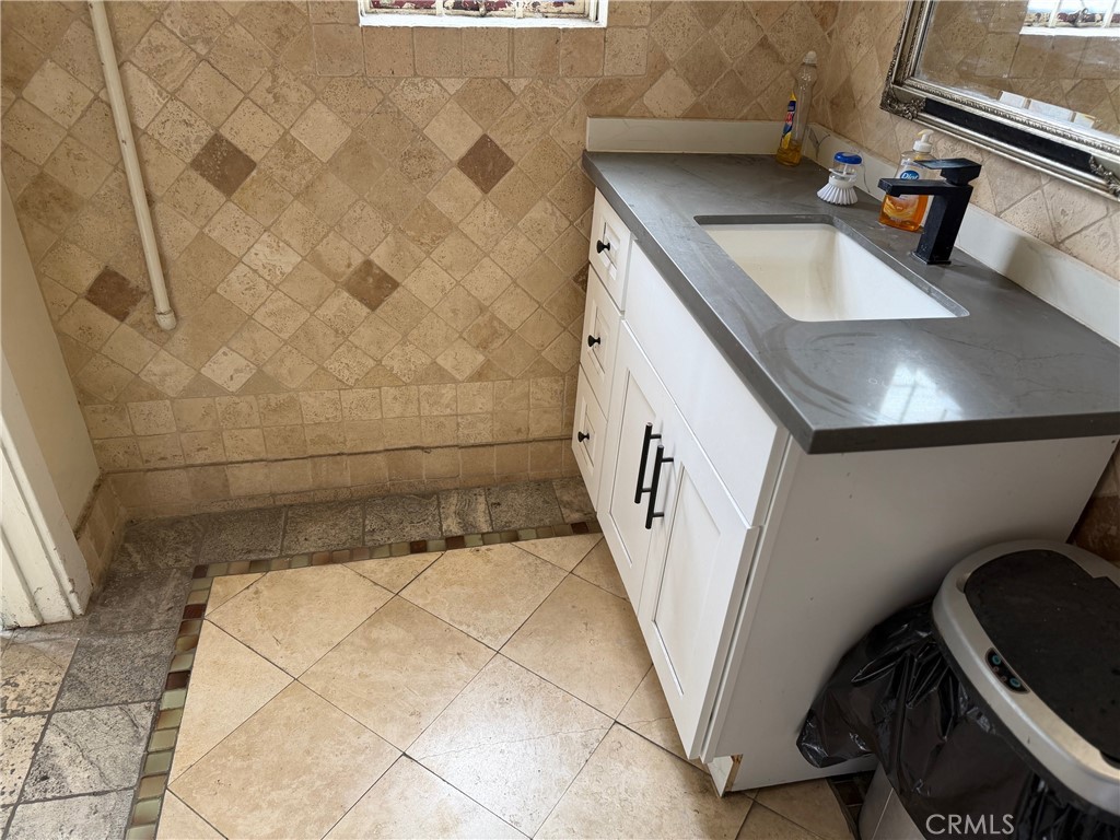 7059 Reseda Property Photo 4