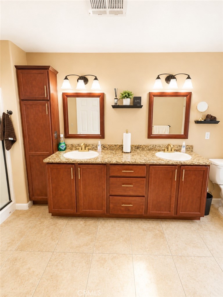 1020 S Farragut Property Photo 4