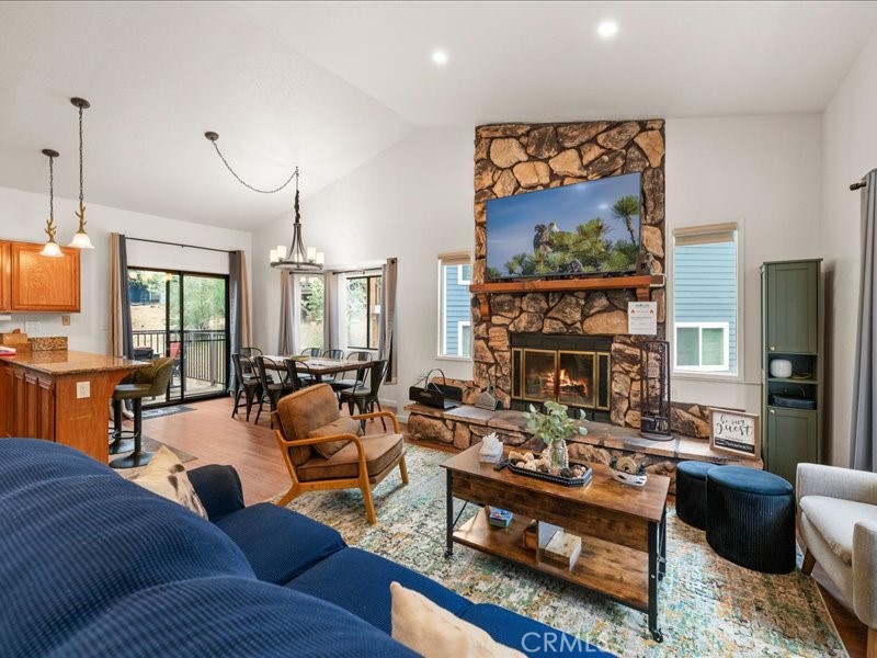 820 Villa Grove Property Photo 3