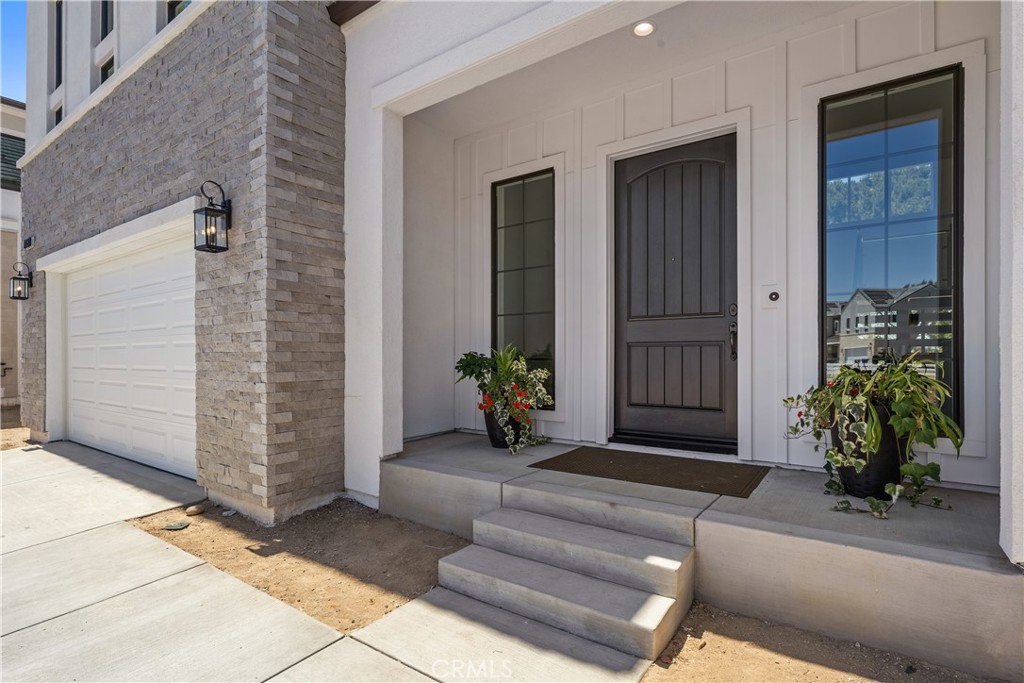 11091 Woodcrest Court Property Photo 6