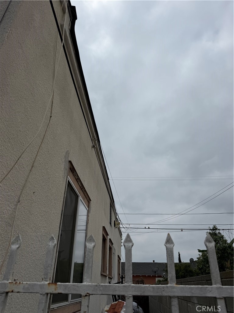 1646 W 52nd Property Photo 12