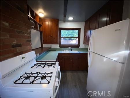 4845 1/2 Agnes Avenue Property Photo 9