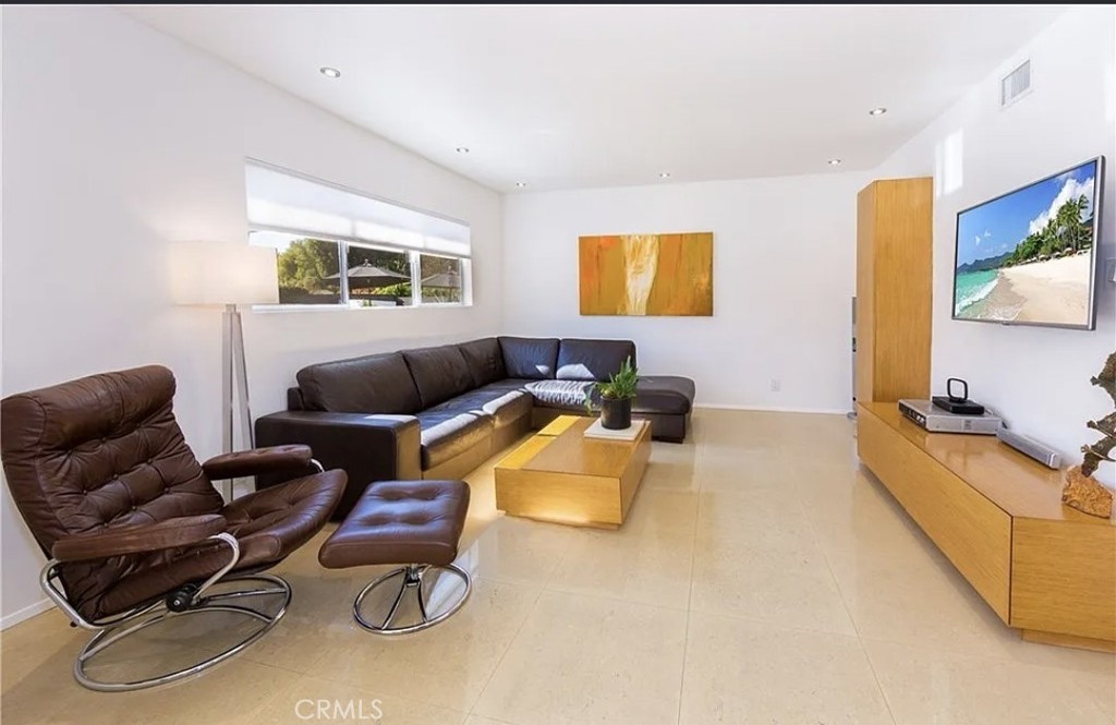 17548 Marilla Property Photo 6