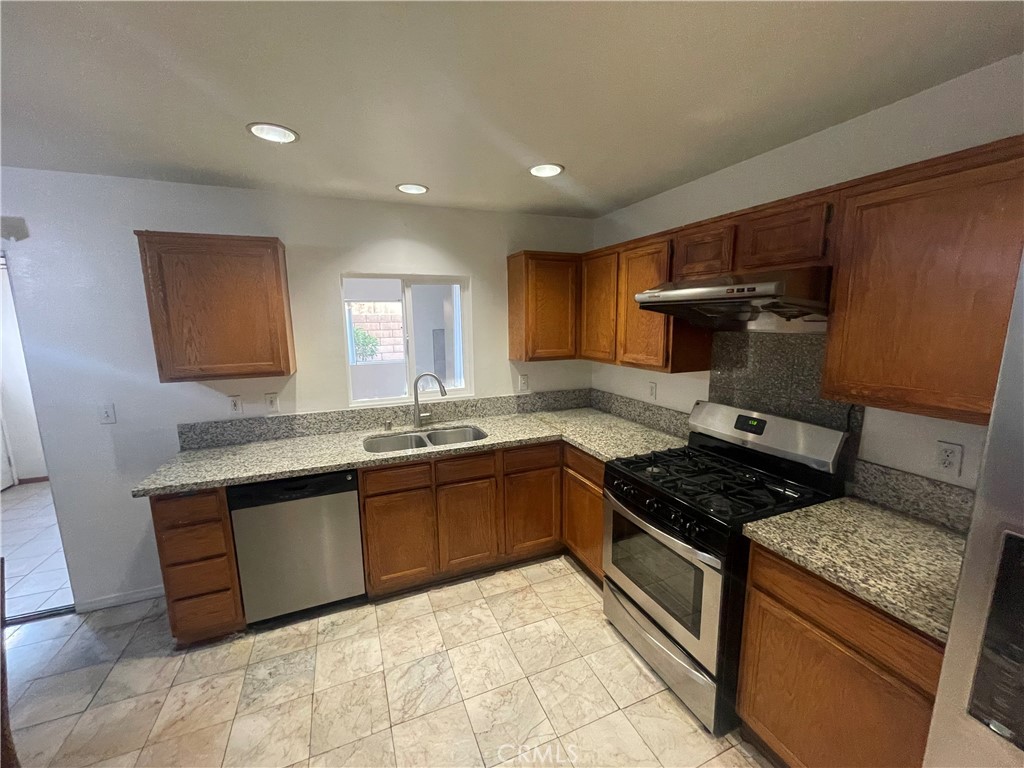 7547 Bellingham Property Photo 10