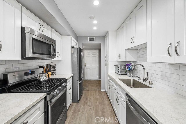 4501 Cedros Avenue 239 Property Photo 8