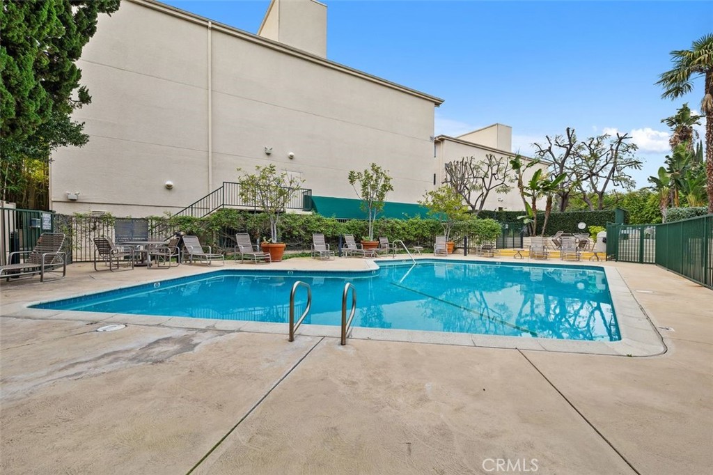 4501 Cedros Avenue 239 Property Photo 28