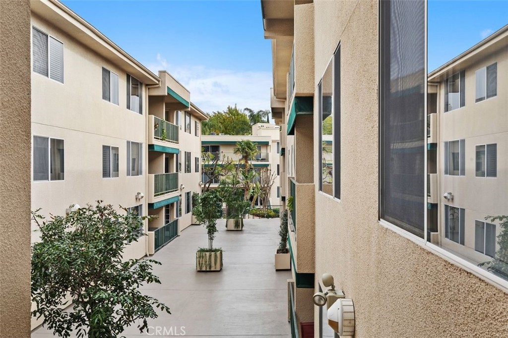 4501 Cedros Avenue 239 Property Photo 39