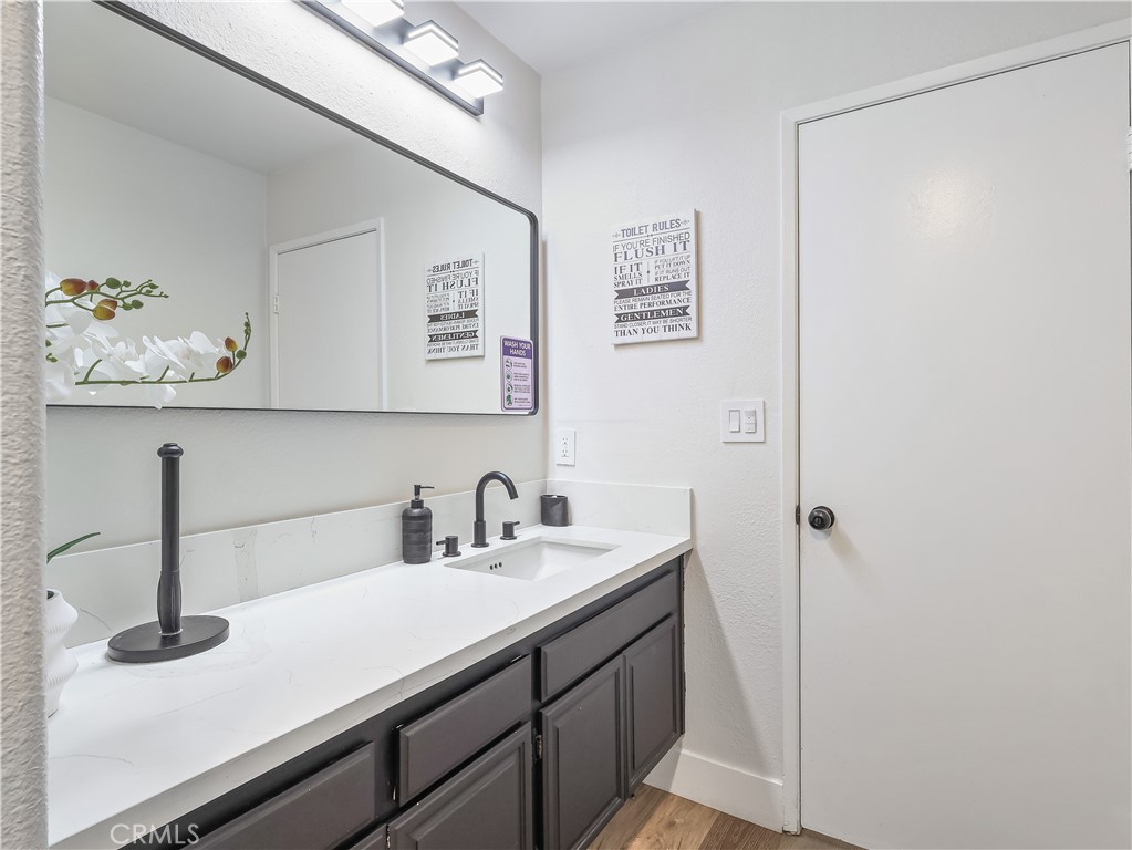 9350 Tampa Avenue Property Photo 24