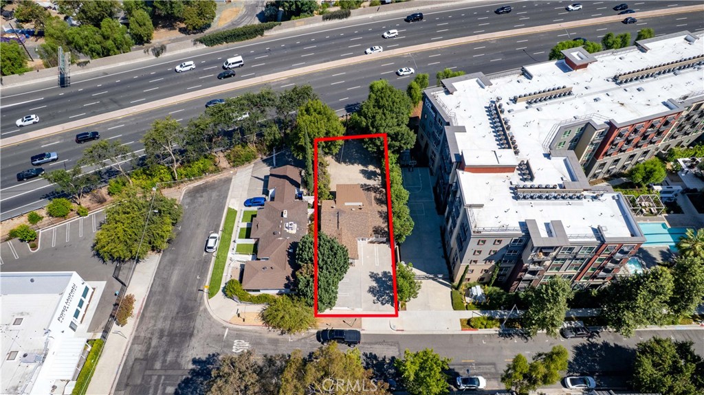 22151 Clarendon Street Property Photo 2