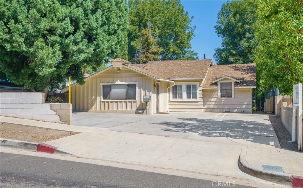 22151 Clarendon Street Property Photo 5