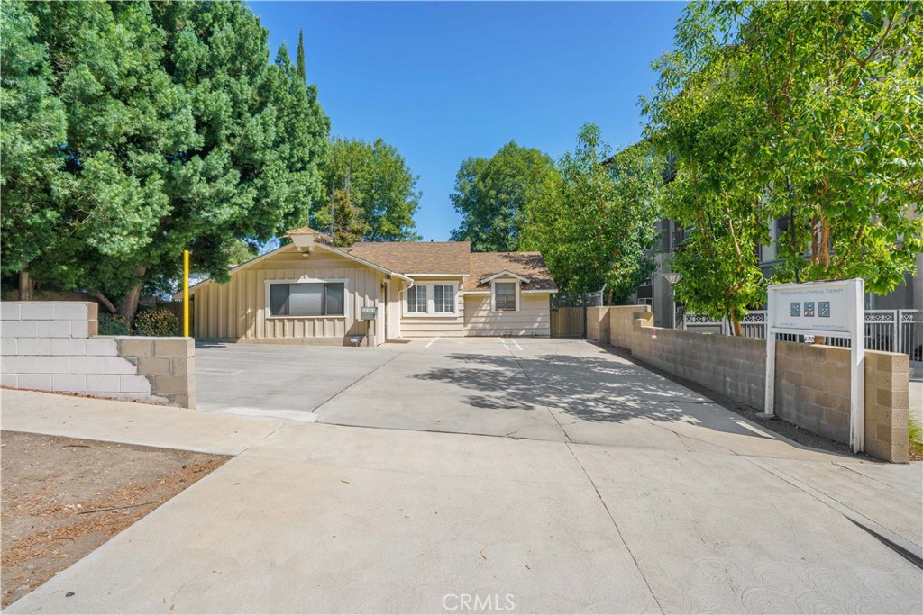22151 Clarendon Street Property Photo 6