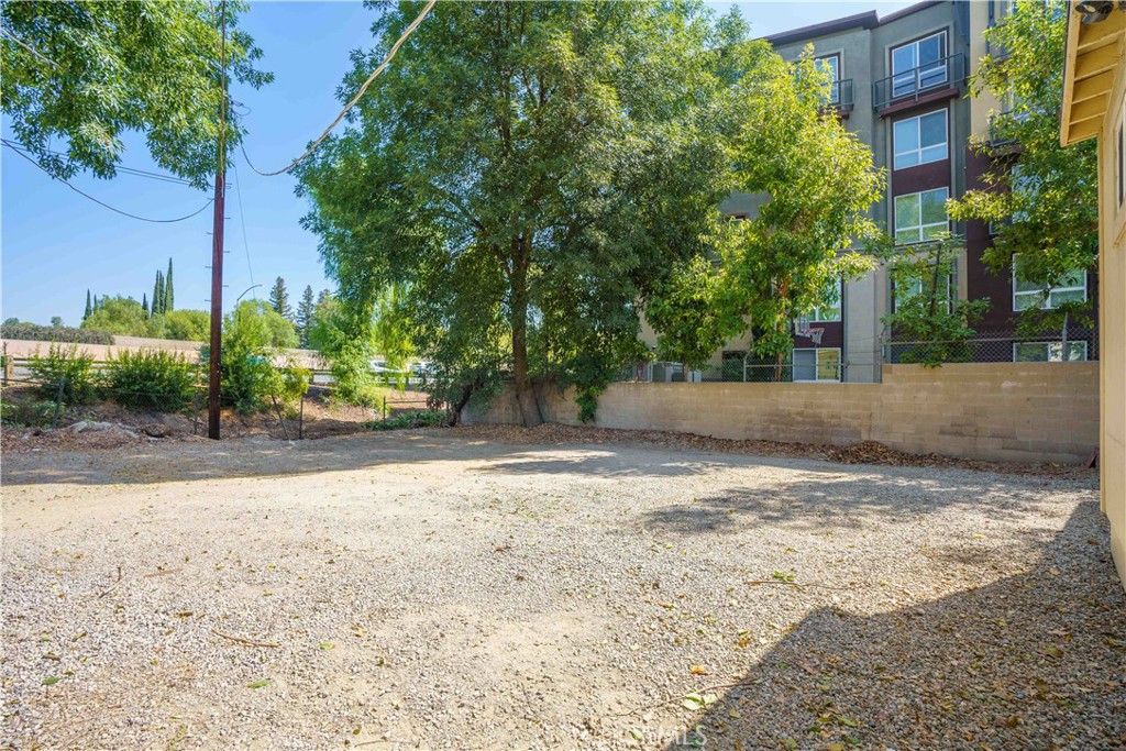 22151 Clarendon Street Property Photo 7