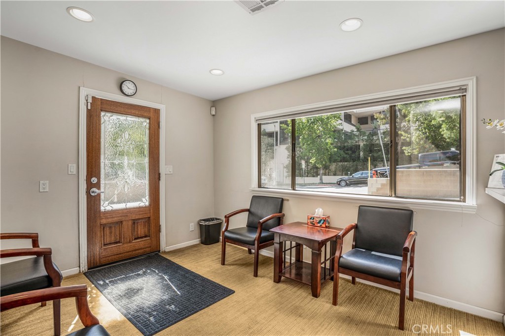 22151 Clarendon Street Property Photo 11