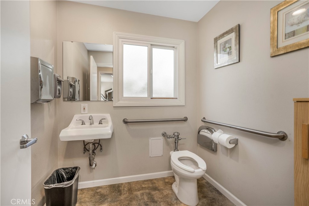22151 Clarendon Street Property Photo 13