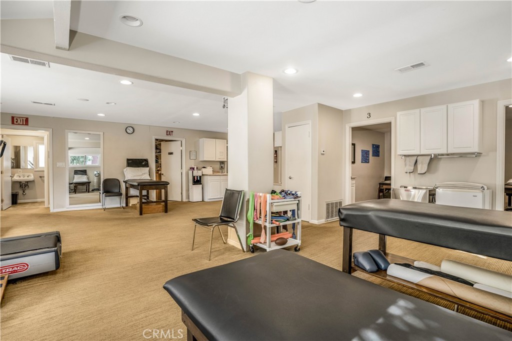 22151 Clarendon Street Property Photo 16