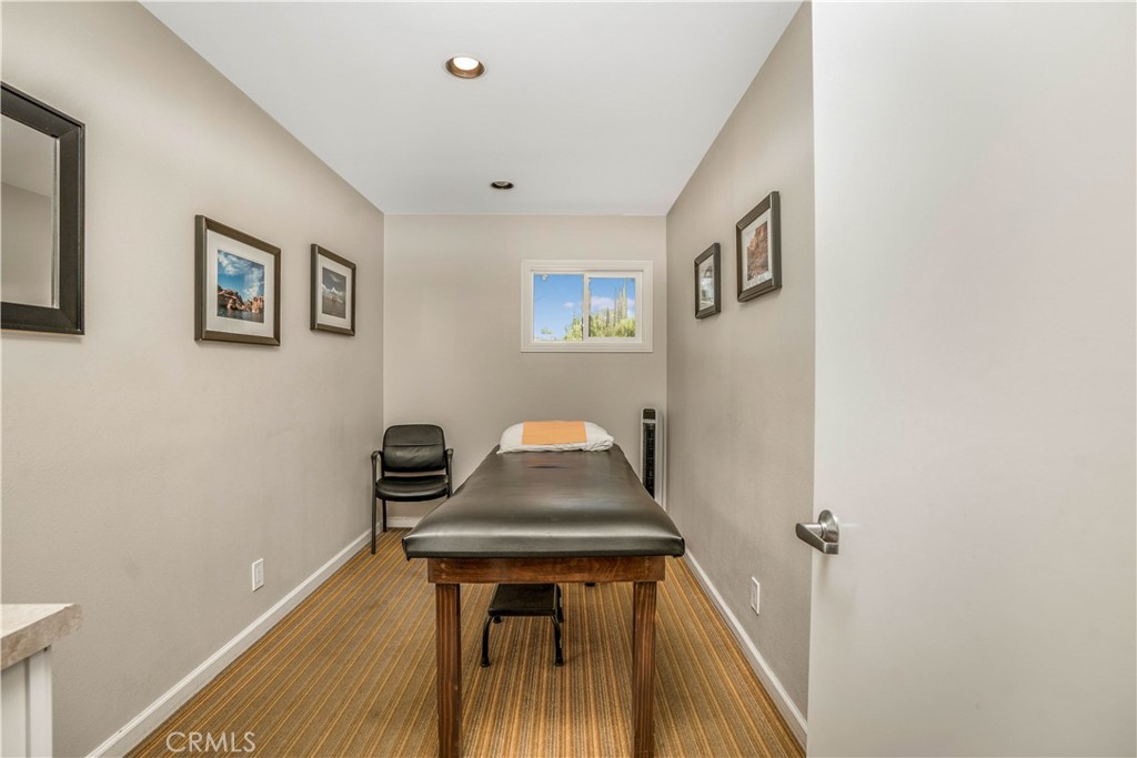 22151 Clarendon Street Property Photo 18
