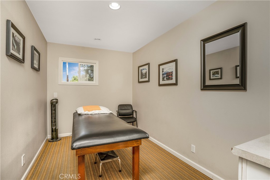 22151 Clarendon Street Property Photo 19