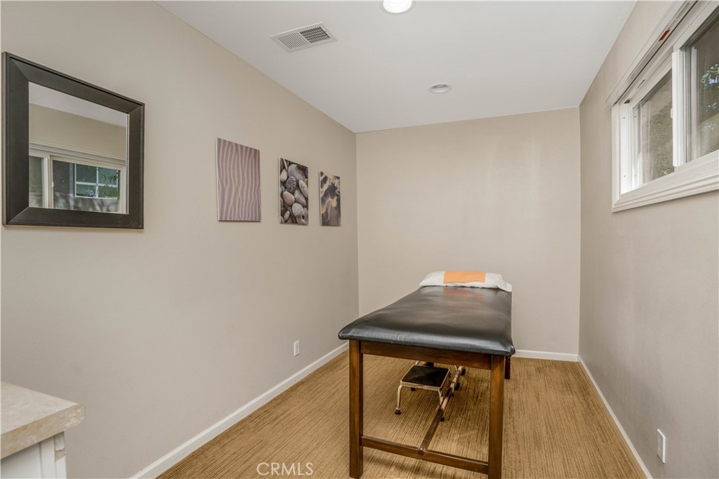 22151 Clarendon Street Property Photo 21