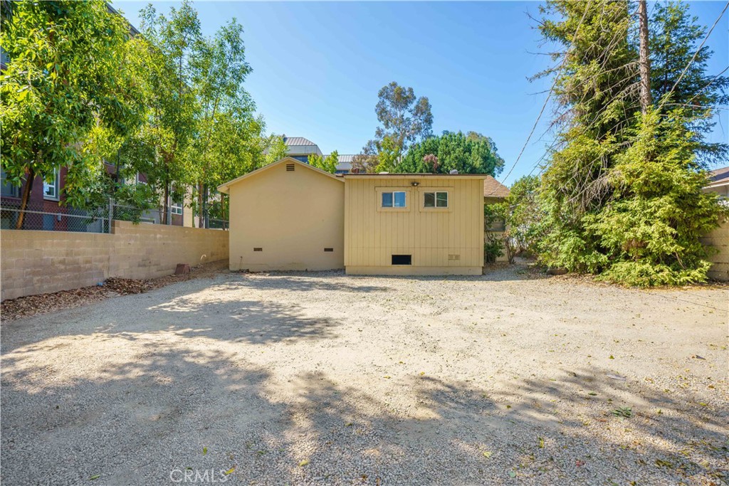 22151 Clarendon Street Property Photo 23