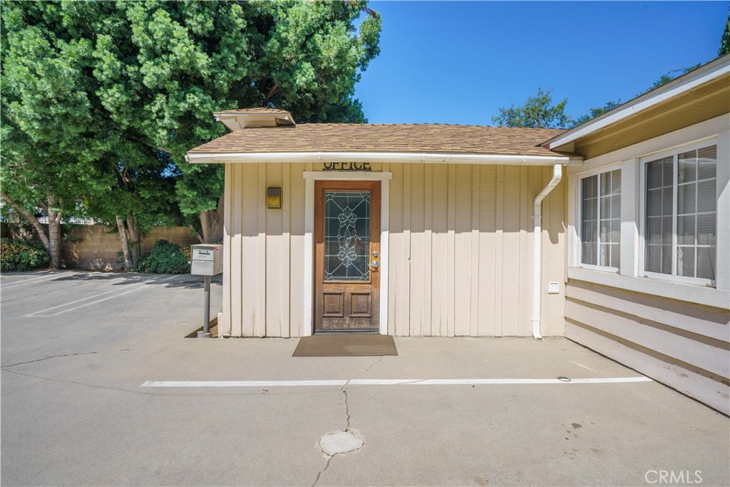 22151 Clarendon Street Property Photo 24