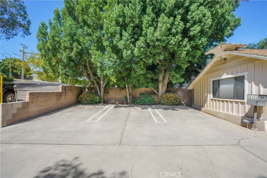 22151 Clarendon Street Property Photo 25