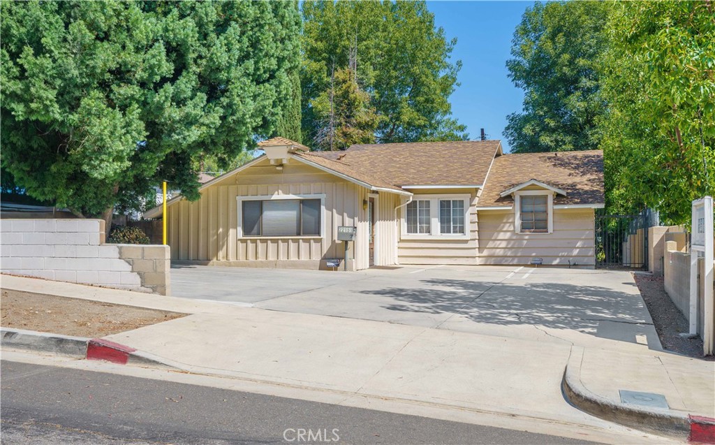 22151 Clarendon Street Property Photo 26