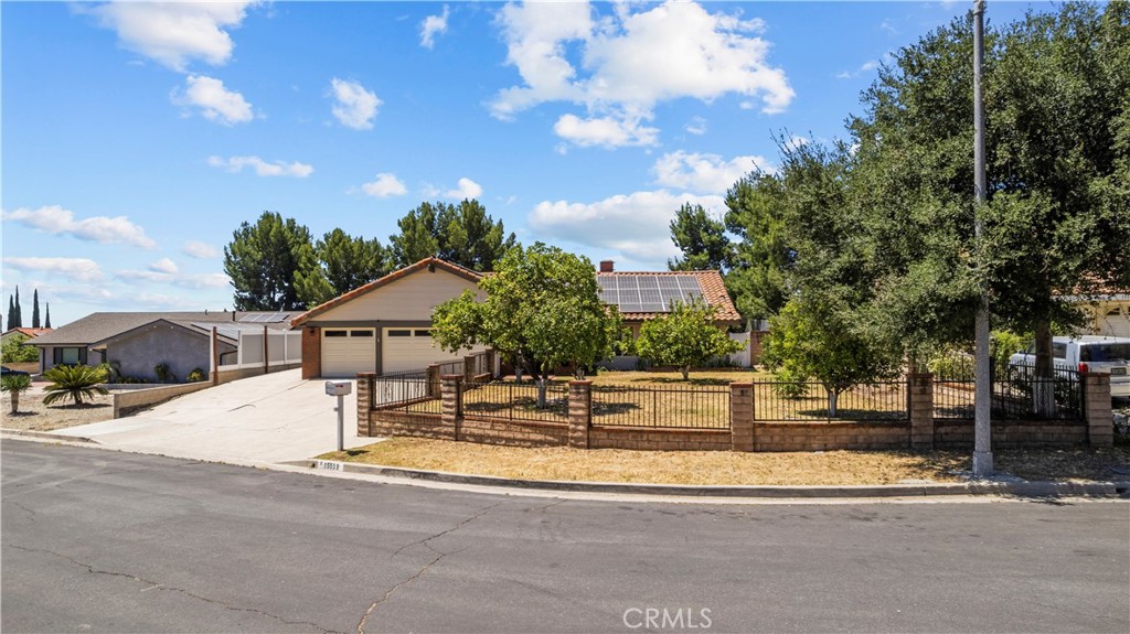 15559 Sorbonne Property Photo 2
