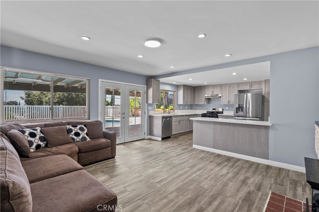15559 Sorbonne Property Photo 6