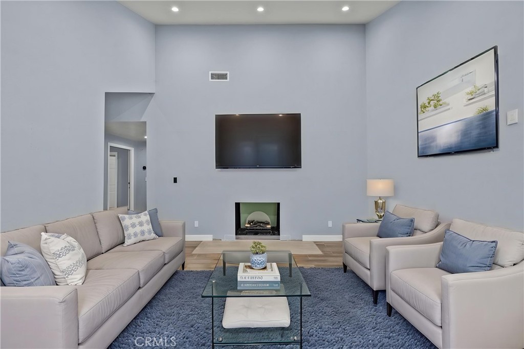 15559 Sorbonne Property Photo 7