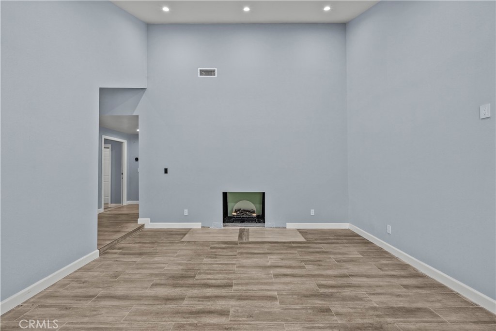 15559 Sorbonne Property Photo 8